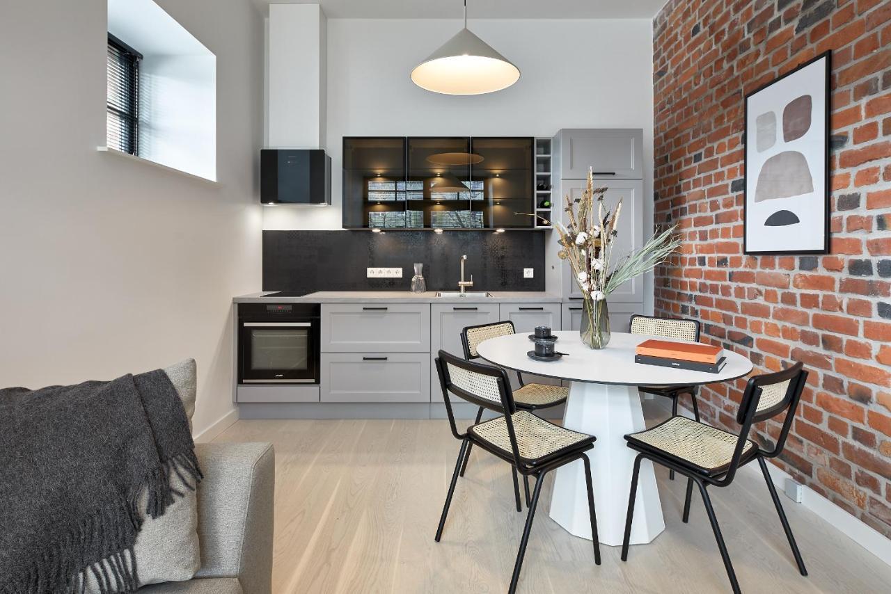 Апартаменты High Ceiling Loft With Its Own Backyard And A Terrace Таллин Экстерьер фото
