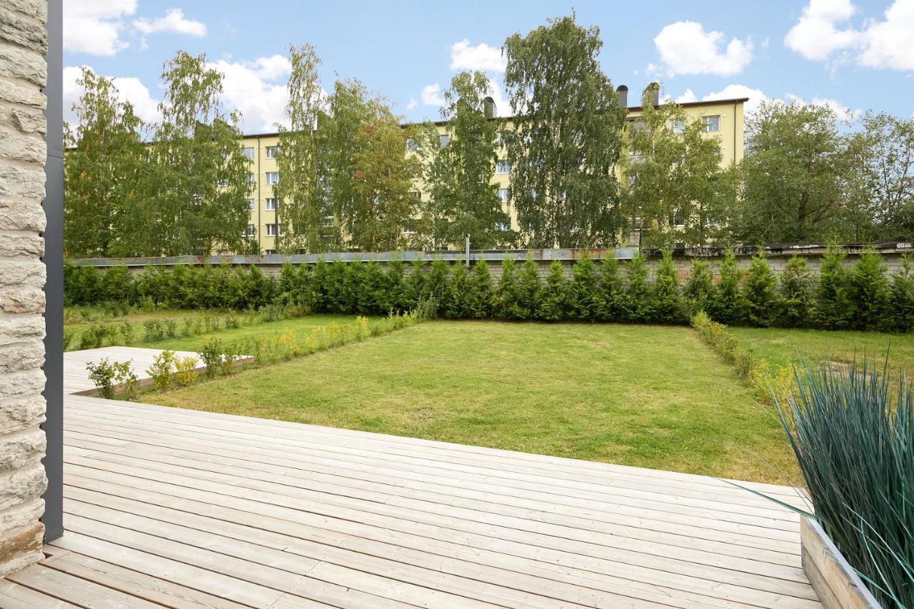 Апартаменты High Ceiling Loft With Its Own Backyard And A Terrace Таллин Экстерьер фото
